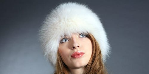 Мужчина снимает шапку во сне. c22fd0f7f8c7728cf898d4374117d9bd. Мужчина снимает шапку во сне фото. Мужчина снимает шапку во сне-c22fd0f7f8c7728cf898d4374117d9bd. картинка Мужчина снимает шапку во сне. картинка c22fd0f7f8c7728cf898d4374117d9bd. Перемены в жизни – вот к чему снится шапка. Сонники по-разному трактуют это сновидение. Но главное – нужно попытаться вытащить из закоулков мозга все детали, пригрезившиеся во сне. Проанализируйте увиденное и вспомните: какой цвет был у шапки, размер, что вы с ней делали, из какого материала она была сшита и прочее. Чем больше деталей, тем точнее будет предсказание.