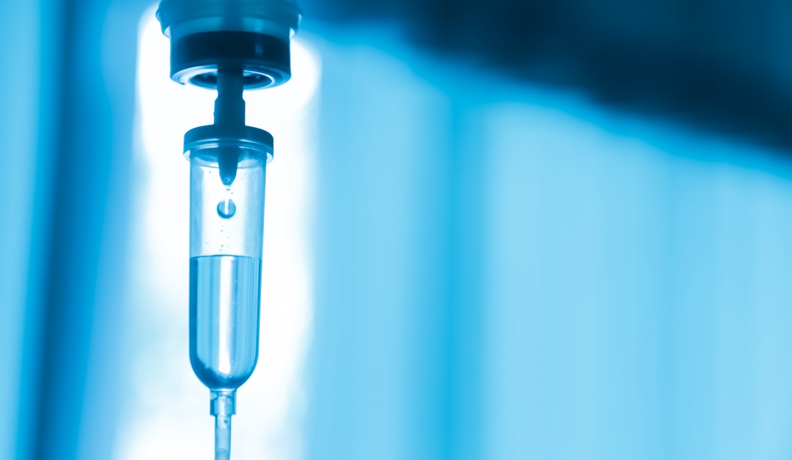 Где лучше ставить капельницу от запоя – на дому или в стационаре?