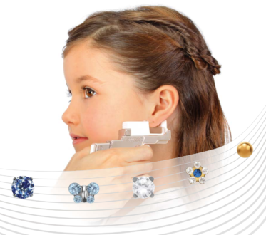 Современный способ прокола ушей для детей без боли