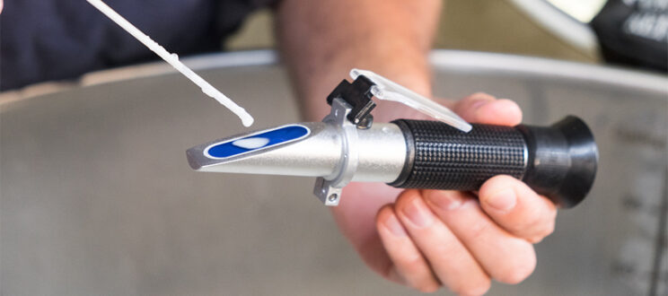 Понимание рефрактометров: основные инструменты для измерения содержания сахара в меде и других продуктах питания