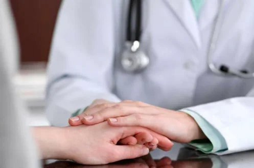 Когда стоит вызвать онколога на дом